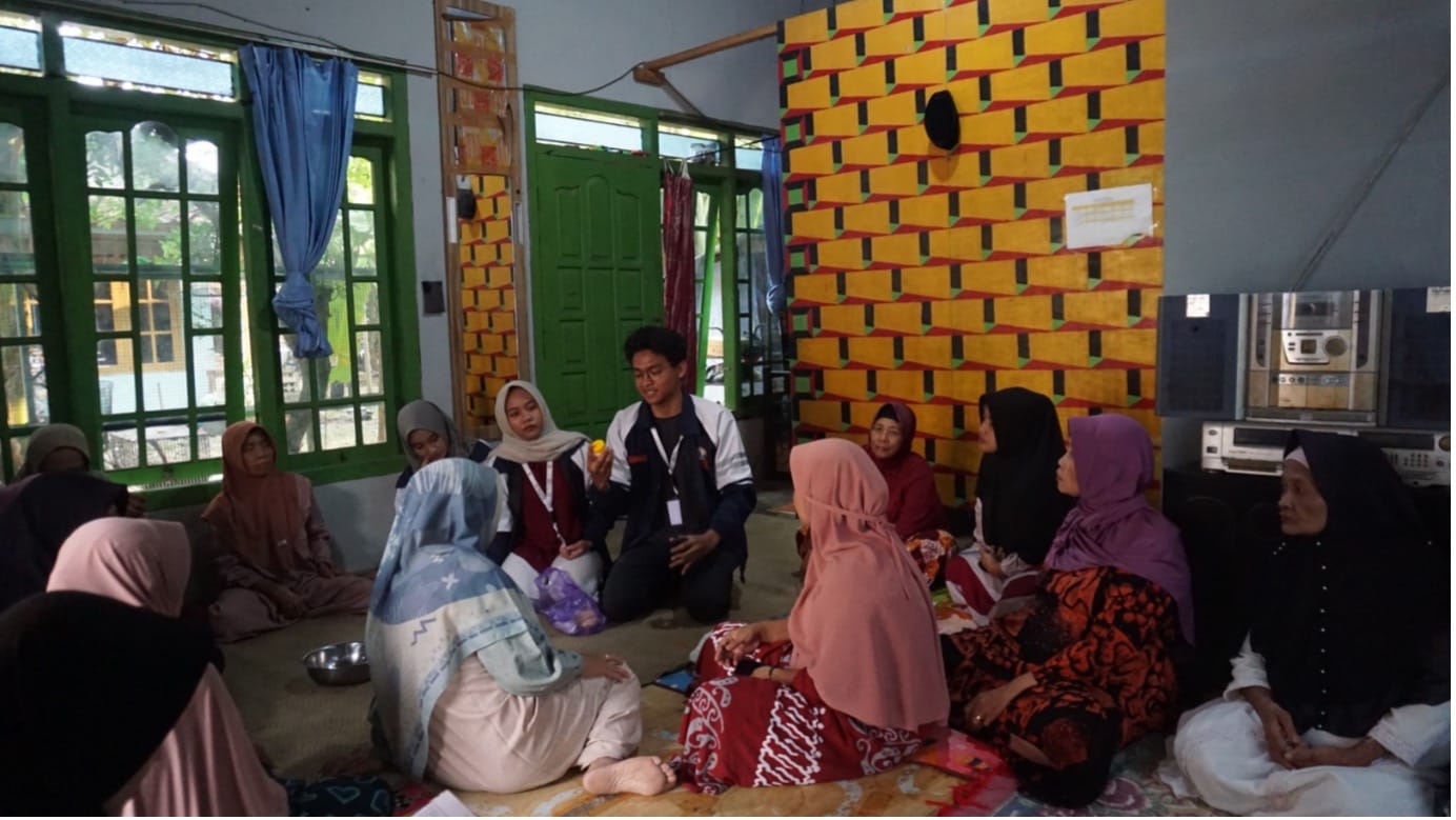 Kreasi Dessert Tanpa Ribet, Ibu-ibu PKK Antusias Belajar Membuat Kue Pisang dan Es Krim Sederhana dari Tim KKN UNDIP