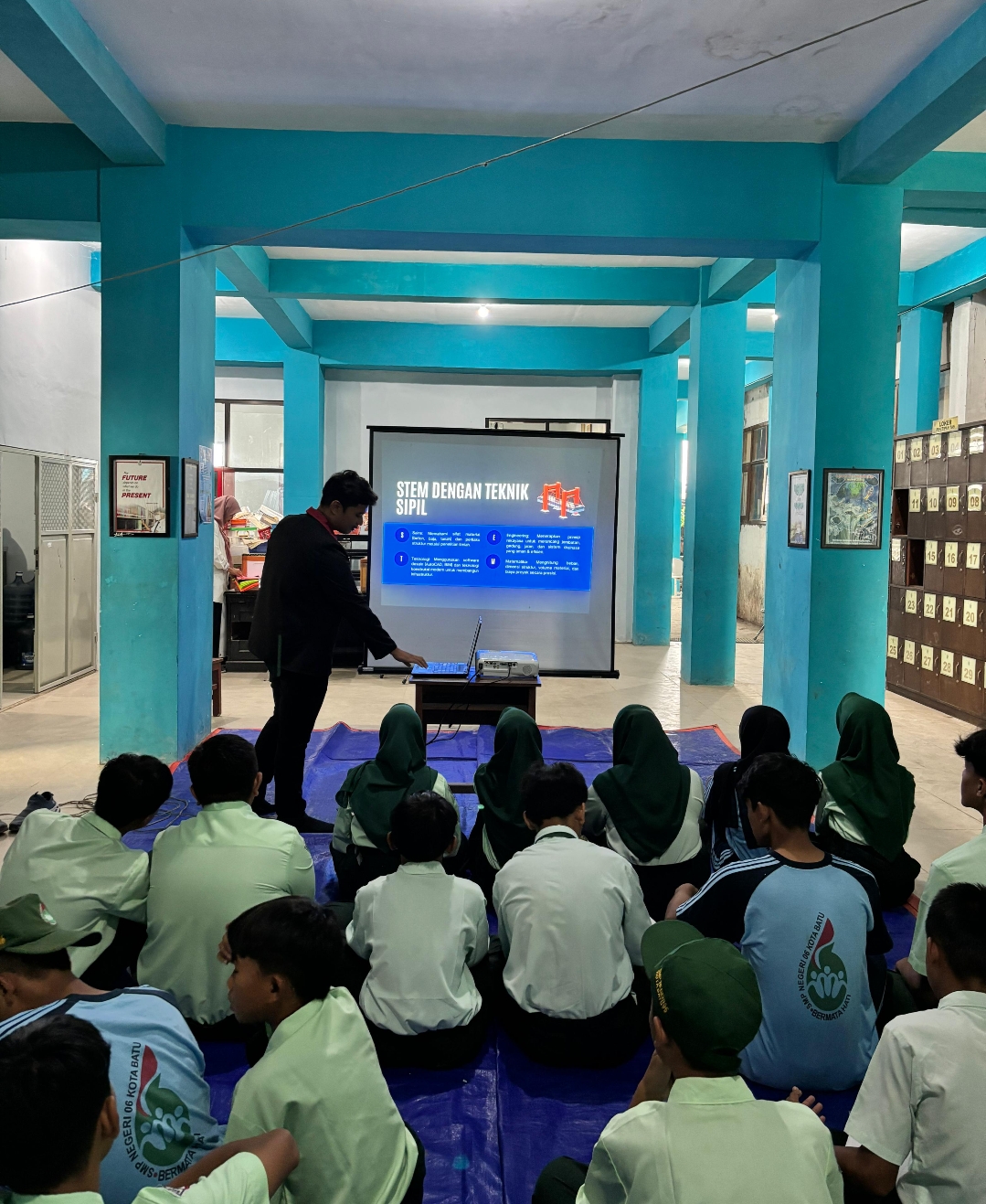 STEM4Future & Bumi Kita, Tanggung Jawab Kita: Edukasi STEM dan Aksi Lingkungan oleh Kelompok 5 Desa Giripurno di SMPN 06 Batu – PMM KKN Berdampak 2025 UMM