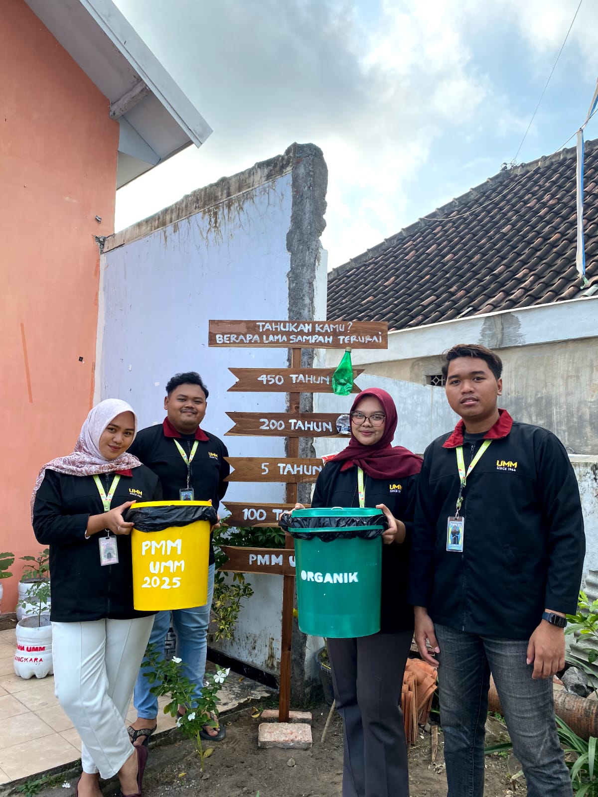 Kolaborasi Mahasiswa dan Warga Desa Tempeh Lor, Lumajang: Wujudkan Desa Hijau dan Sehat Lewat Gerakan Lingkungan Hijau dan Edukasi Sampah Daur Ulang