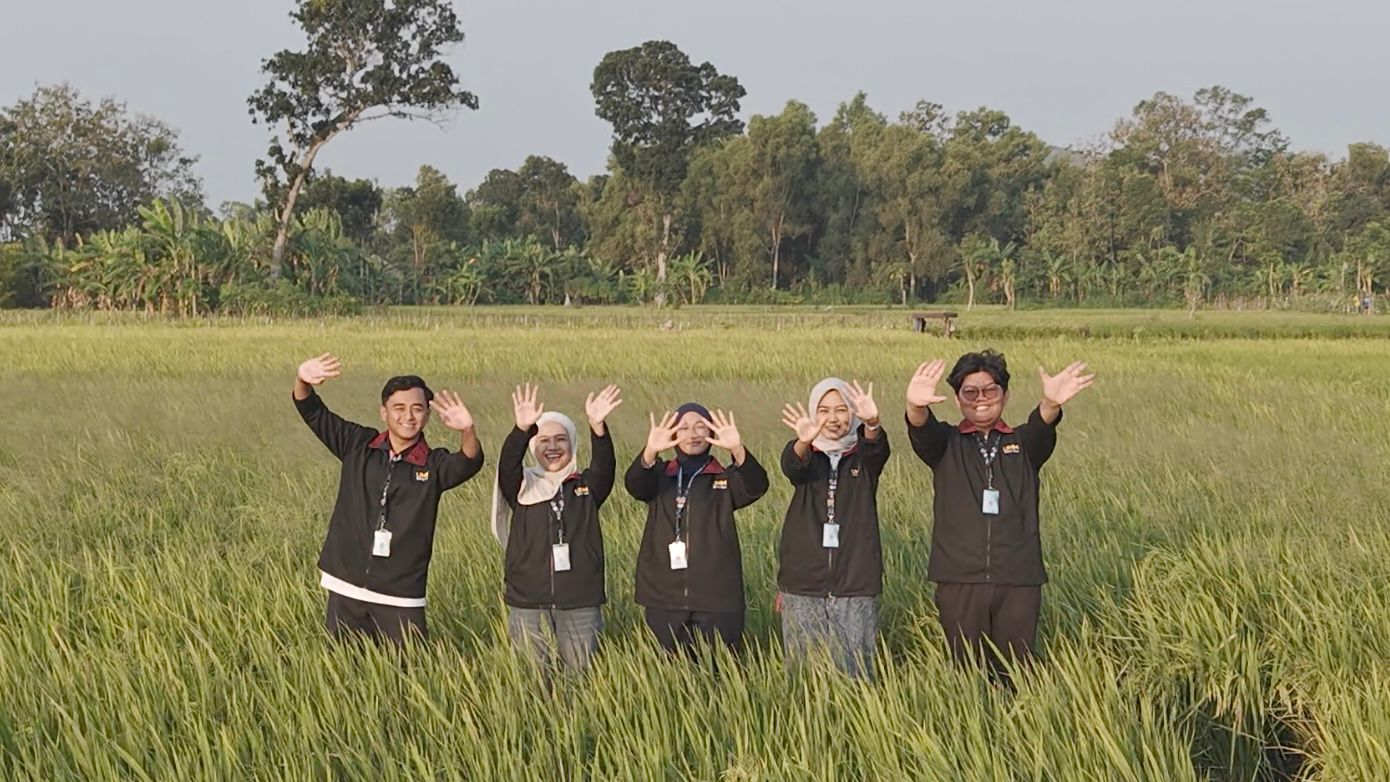 A group of people standing in a fieldDescription automatically generated