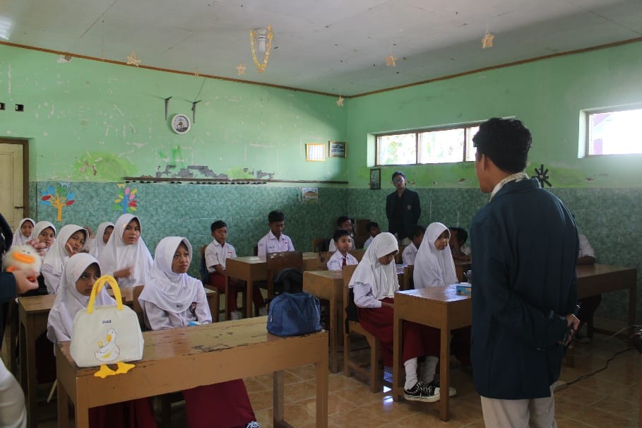 KKN-T 147 UNDIP 2025 Mendorong Kreativitas Anak Melalui Pembelajaran Interaktif di SD Negeri 01 Berjo Karanganyar KKN-T 147 UNDIP 2025 Mendorong Kreativitas Anak Melalui Pembelajaran Interaktif di SD Negeri 01 Berjo Karanganyar