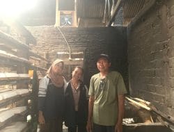 Mahasiswa KKN UNDIP Hadirkan Exhaust Fan sebagai Solusi Cerdas Mereduksi Emisi dalam Ruang di Pabrik Tahu Mbah Muji di Dusun Bakalan Desa Mlokomanis Wetan