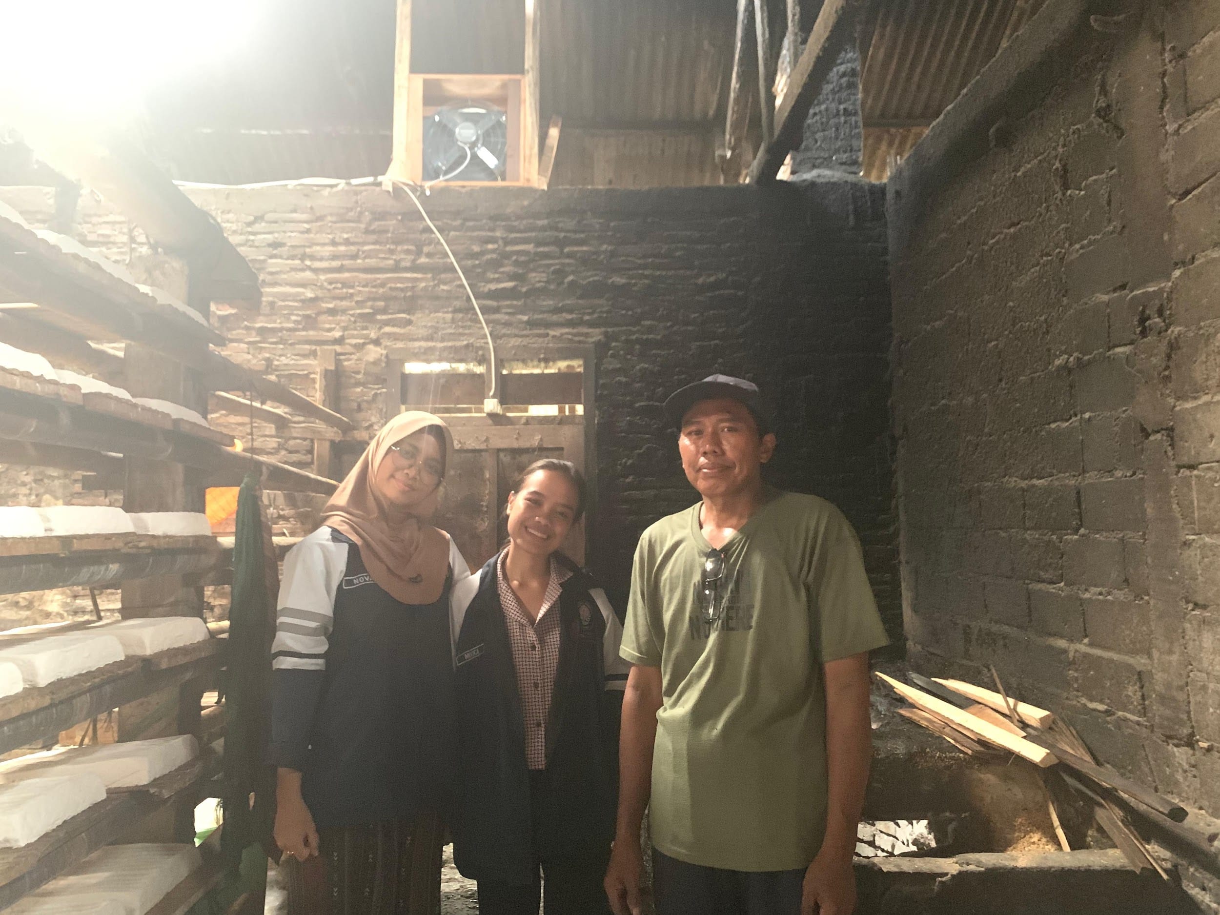 Mahasiswa KKN UNDIP Hadirkan Exhaust Fan sebagai Solusi Cerdas Mereduksi Emisi dalam Ruang di Pabrik Tahu Mbah Muji di Dusun Bakalan Desa Mlokomanis Wetan Mahasiswa KKN UNDIP Hadirkan Exhaust Fan sebagai Solusi Cerdas Mereduksi Emisi dalam Ruang di Pabrik Tahu Mbah Muji di Dusun Bakalan Desa Mlokomanis Wetan