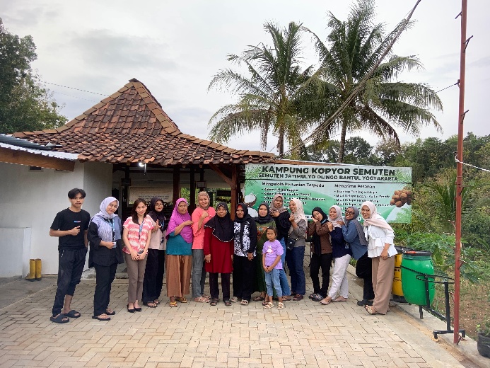 Mahasiswa KKN 58 Universitas Mercu Buana Yogyakarta Dorong Pemanfaatan Pekarangan Rumah di Dusun Semuten