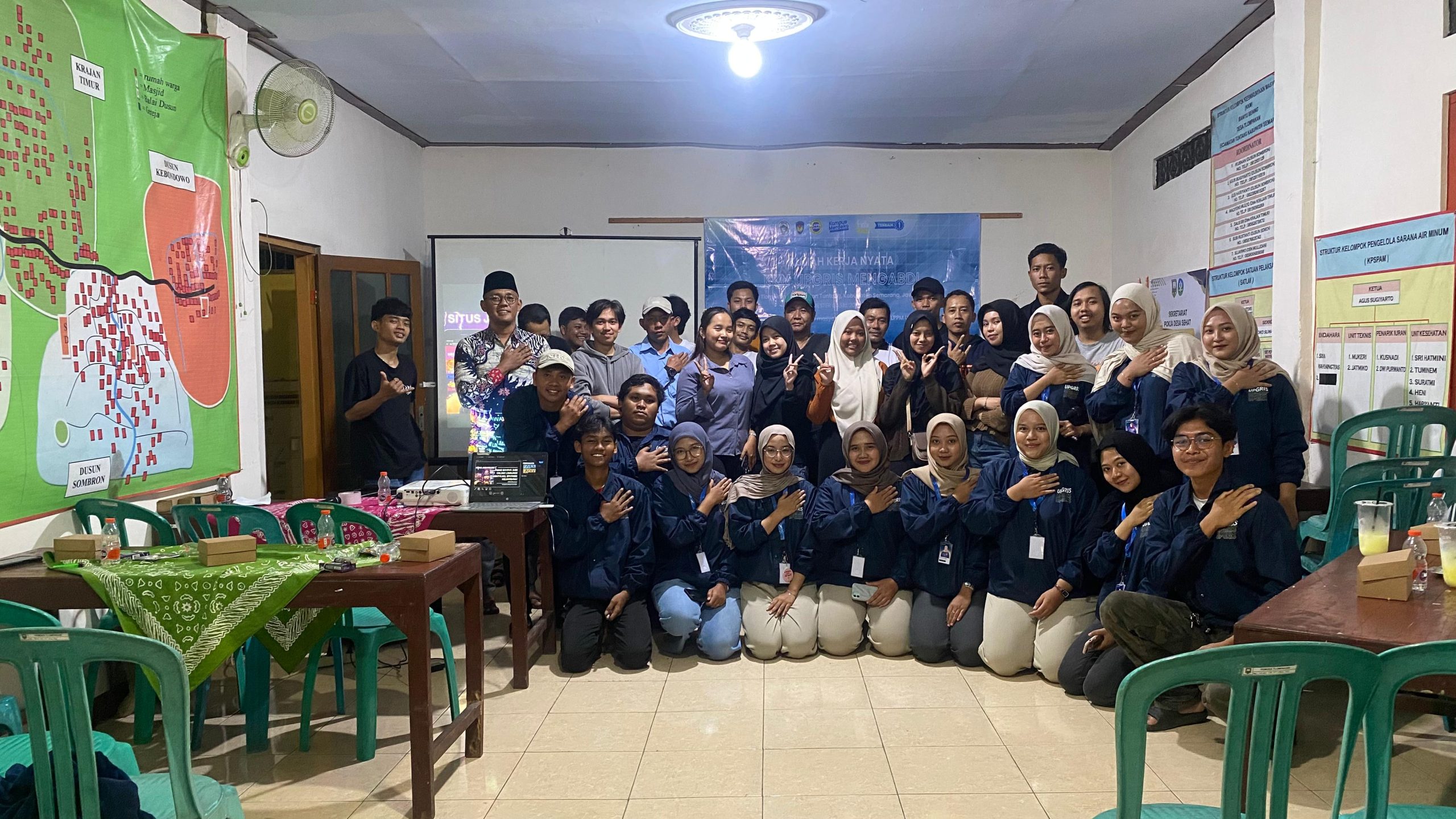 Sosialisasi Bahaya Judi Online Bersama Kelompok KKN di Gedung PKK Desa Tlompakan