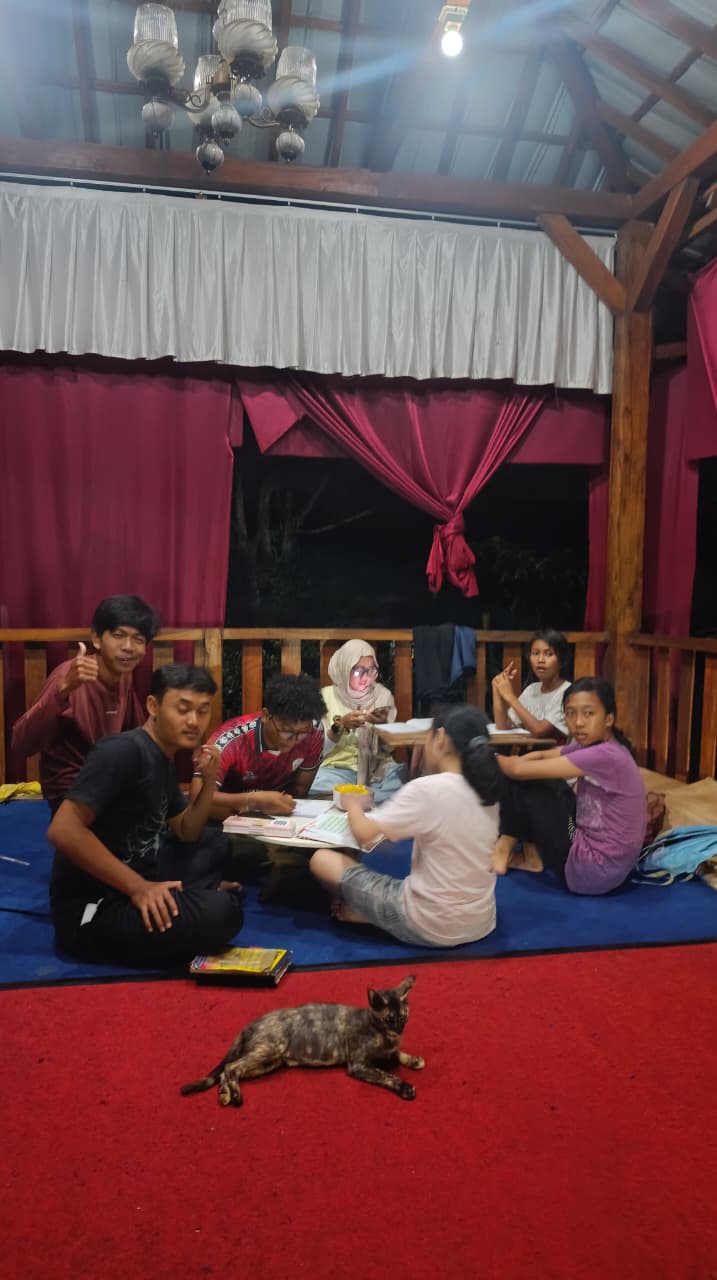 English Day KKN 40 Karangtengah: Ciptakan Generasi Desa Melek Bahasa Global