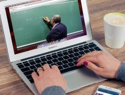 Mengapa Kelas Online Menjadi Bisnis Populer? Analisis Kelebihan Dibandingkan Kelas Offline