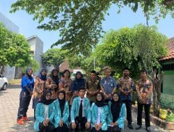 Daur Ulang Bukan Basa-basi! Mahasiswa PLP PGSD Universitas Sebelas Maret Ajak Peserta Didik SD Negeri Kertonatan 02 Tanam Bareng Demi Bumi Asri