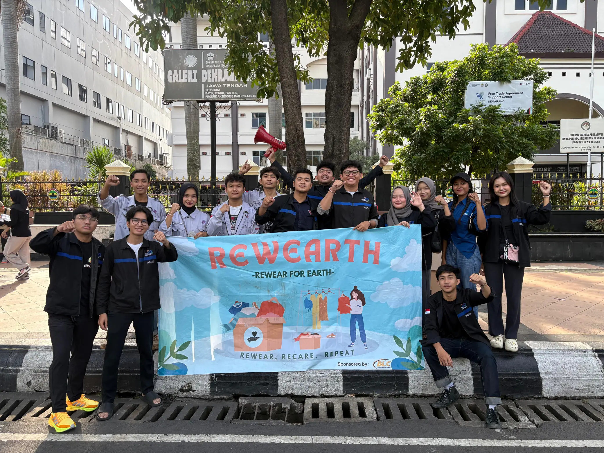 Bantu Kurangi Limbah Tekstil, Rewearth 2025 Himpun Pakaian Layak Pakai untuk Dukung Keberlanjutan Lingkungan