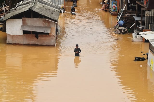 Ironi dan Konspirasi Banjir Bandang Aceh Ironi dan Konspirasi Banjir Bandang Aceh