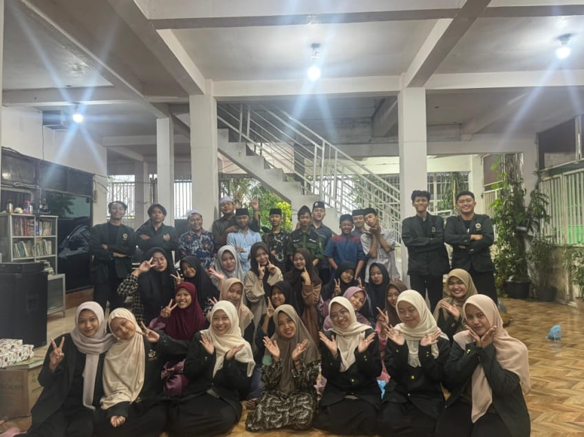 Kenalkan Jejak Akad di Pesantren, Mahasiswa HKI UINSA Bekali Santri Az-Zahro’u Muta’allimin mengenai Muamalah Syariah Kenalkan Jejak Akad di Pesantren, Mahasiswa HKI UINSA Bekali Santri Az-Zahro’u Muta’allimin mengenai Muamalah Syariah