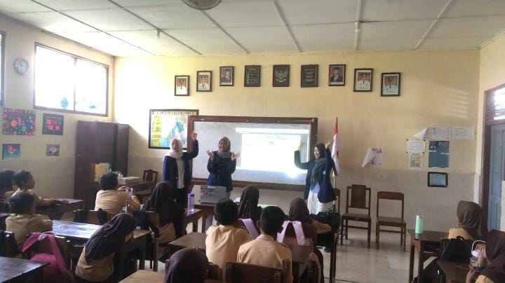 UNY Adakan Sosialisasi Gizi Seimbang untuk Siswa Kelas 4 SD Negeri Tayuban sebagai Dukungan Terhadap SDGs 2 UNY Adakan Sosialisasi Gizi Seimbang untuk Siswa Kelas 4 SD Negeri Tayuban sebagai Dukungan Terhadap SDGs 2