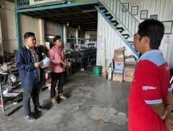 Mahasiswa KKN UPGRIS Sosialisasikan Keselamatan Penggunaan Mesin Gerinda di PT. Wadja Karya Dunia Pati