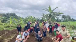 Mahasiswa UPGRIS Kelompok 24 Wujudkan Program TOGA Bersama KWT (Kelompok Wanita Tani) Desa Kalisidi
