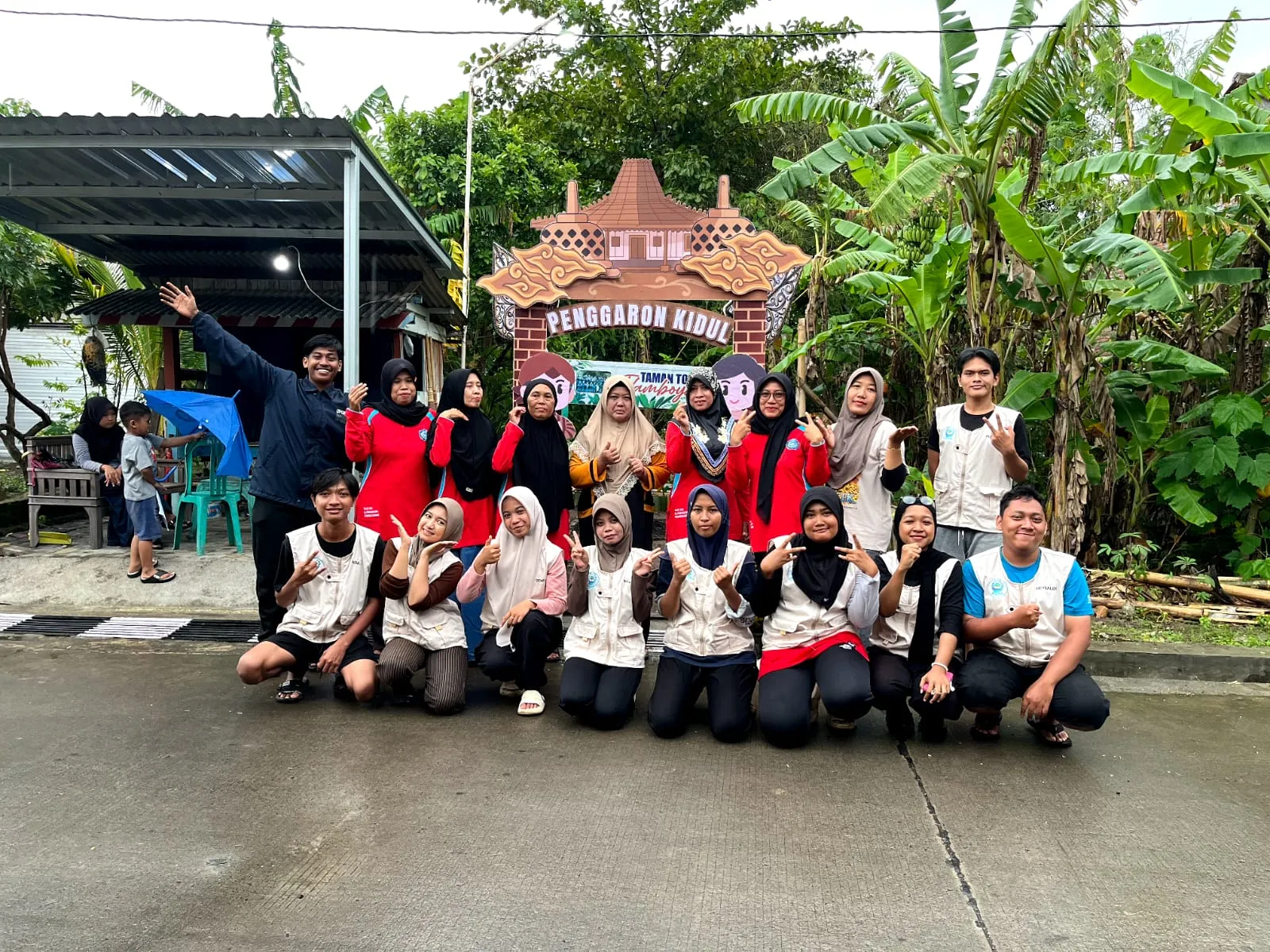 Revitalisasi dan Transformasi Digital Taman Toga Penggaron Kidul: Inovasi Mahasiswa KKN UPGRIS Kelompok 32 Hadirkan Apotek Hidup Berbasis Kode QR Revitalisasi dan Transformasi Digital Taman Toga Penggaron Kidul: Inovasi Mahasiswa KKN UPGRIS Kelompok 32 Hadirkan Apotek Hidup Berbasis Kode QR