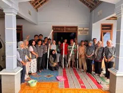 Hadirkan Inovasi Pertanian, Mahasiswa KKN UPGRIS Kelompok 13 Kenalkan Alat Tebar Pupuk Efisien di Dusun Selelu