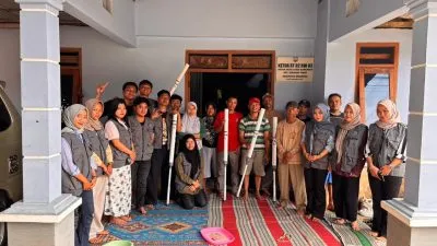 Hadirkan Inovasi Pertanian, Mahasiswa KKN UPGRIS Kelompok 13 Kenalkan Alat Tebar Pupuk Efisien di Dusun Selelu Hadirkan Inovasi Pertanian, Mahasiswa KKN UPGRIS Kelompok 13 Kenalkan Alat Tebar Pupuk Efisien di Dusun Selelu