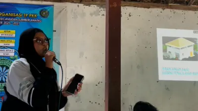 Mahasiswa KKN Undip Susun Gambar Kerja dan Rencana Anggaran Biaya (RAB) Gudang Penyimpanan dan Pengolahan Pupuk Kompos di Desa Ngargotirto