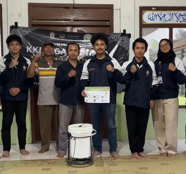 Mahasiswa KKN Undip Rancang dan Demonstrasikan Alat Pencacah Bonggol Jagung dan Limbah Organik Skala Rumah Tangga di Desa Ngargotirto