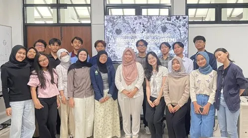 Kenalkan Teknologi Karakterisasi Citra Mikrograf, Mahasiswa Kimia Undip Ikuti Guest Lecturer “STEM” Bersama Akademisi Malaysia