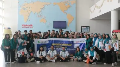 Mahasiswa Akuntansi UST Menggali Makna ‘Lawan Sastra Ngesti Mulya’ Melalui Kunjungan Mahasiswa Ke PT Yakult Indonesia Persada