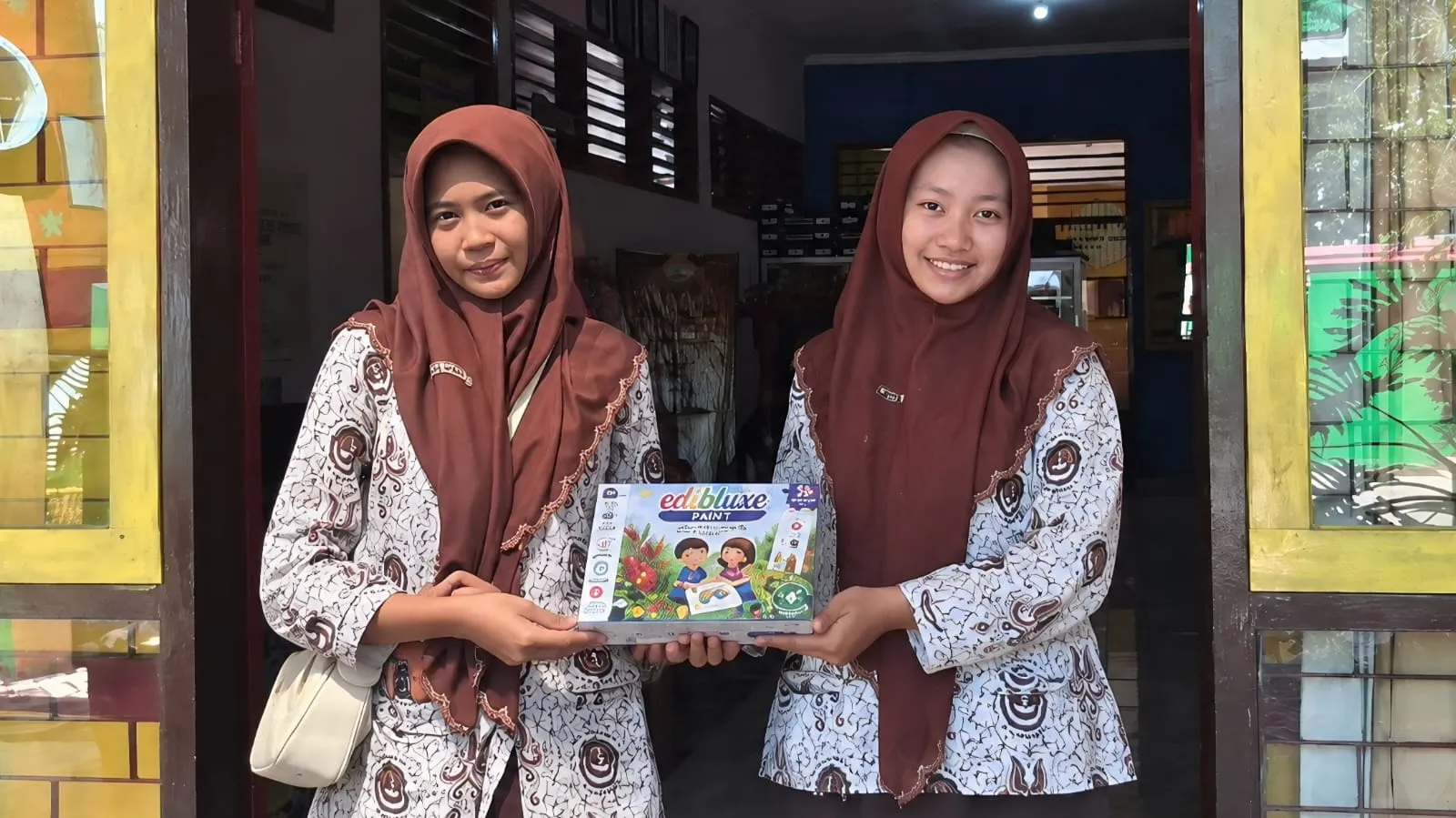 Diuji di PAUD dan TK, Edibluxe Paint Karya Dua Siswi MAN 1 Lamongan Tuai Respons Positif Diuji di PAUD dan TK, Edibluxe Paint Karya Dua Siswi MAN 1 Lamongan Tuai Respons Positif